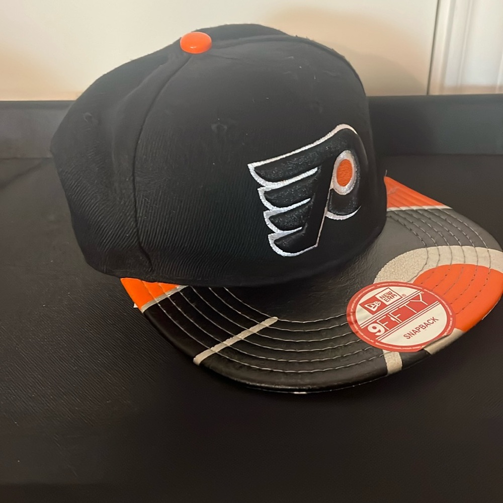 Snap back hat